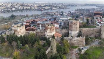 Photo of the walls that protected the capital of the Byzantine Empire for 11 centuries